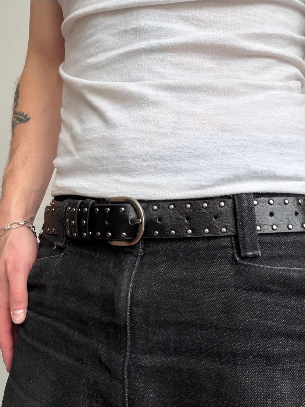 Black Studded Men's Leather Belt - Picture 6 of 9